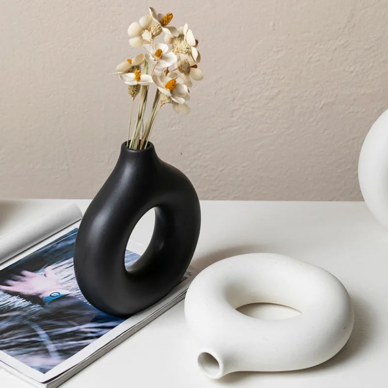 Flat Minimalist Vase Donut Shape Emma