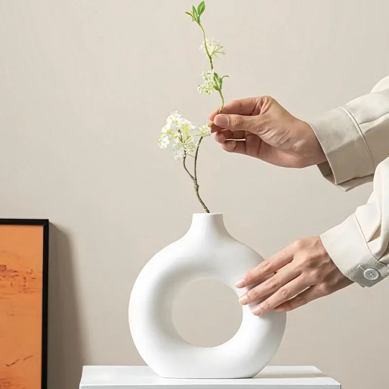 Flat Minimalist Vase Donut Shape Emma